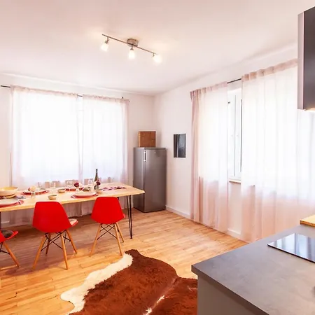 Апартаменти Modern & Spacious For Up To 8 Persons