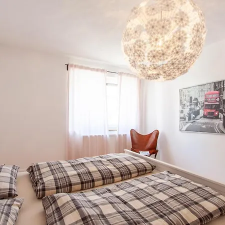 Modern & Spacious For Up To 8 Persons Апартаменти *
