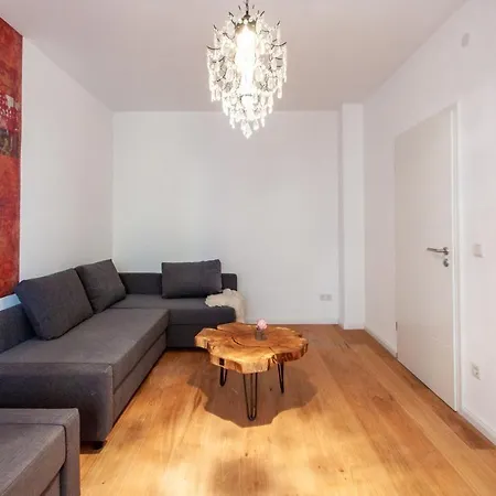Modern & Spacious For Up To 8 Persons Апартаменти *