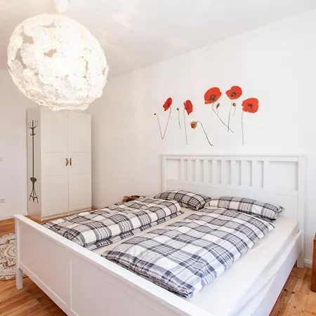 Апартаменти Modern & Spacious For Up To 8 Persons